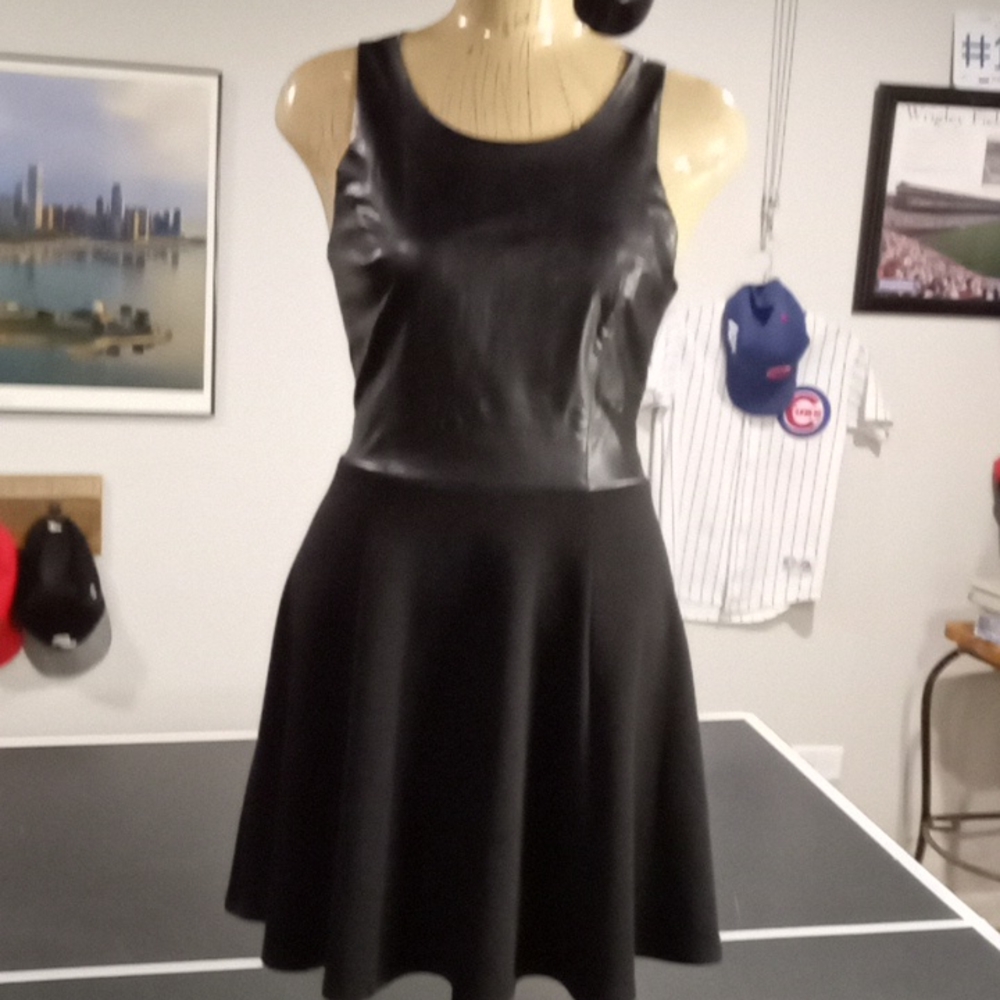 Sexy Black 🖤 Dress with Cutout in back FOREVER CONTEMPORARY M